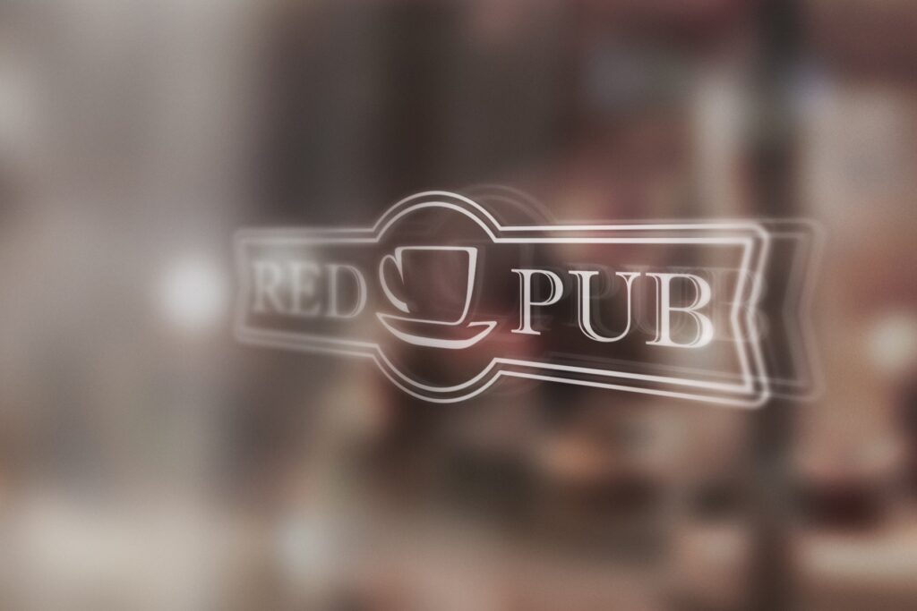 Логотип "Red Cup Pub" - на стекле